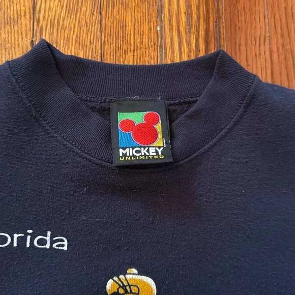 90’s Disney Vintage Crewneck Sweater - Picture 3 of 8